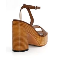 Favela - Trippin Heels 