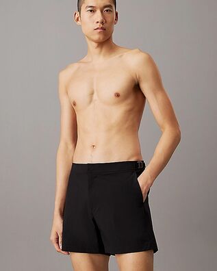 Calvin Klein - Medium Tailored   