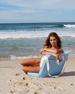 Sunnylife - Take Anywhere Folding Chair La Mer Med Blue 