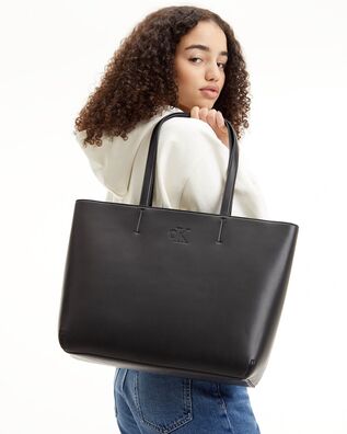Calvin Klein - Sleek Shopper29 Solid Bag 