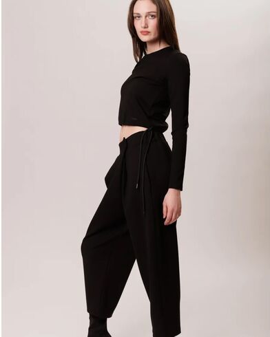 Collectiva Noir - Crop Basic P Tee  