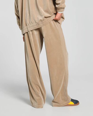 Puma - T7 Oversized Velour Track Pants    